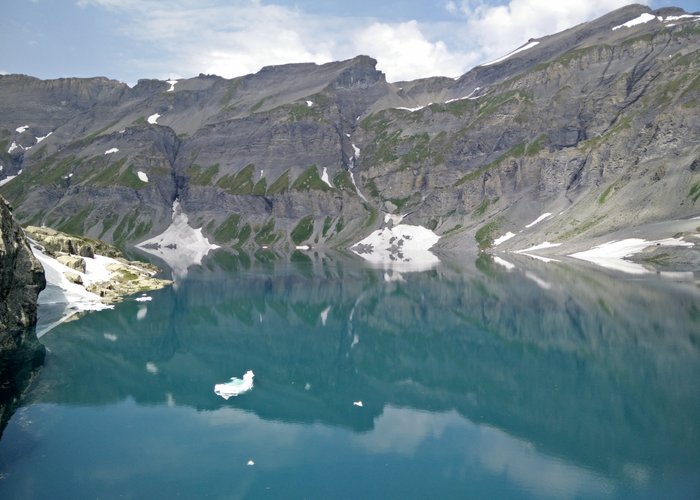 Reflet des montagnes au lac du Vieux Emosson