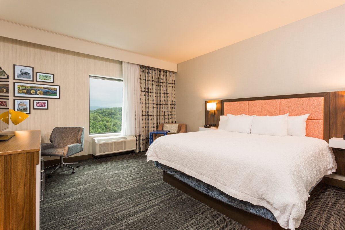 Hampton Inn Cumberland, MD Rooms: Pictures & Reviews - Tripadvisor