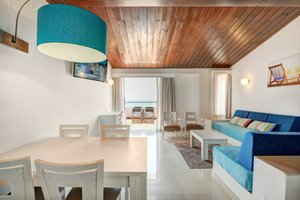 Room & Suite