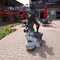 Sculpture of Native Americans gathering water