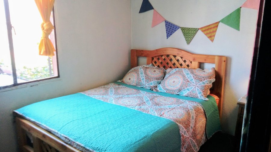 Cuarto con baño compartido