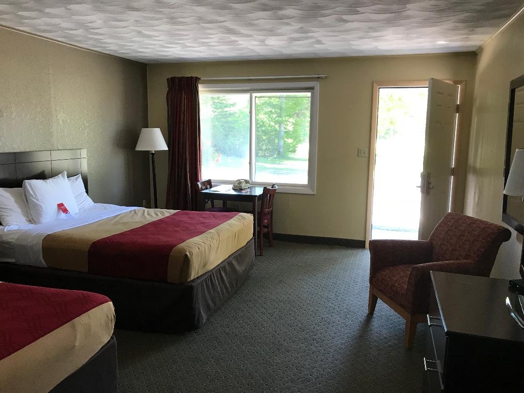 Econo Lodge Inn & Suites Munising Area – Frühstück: Fotos und ...