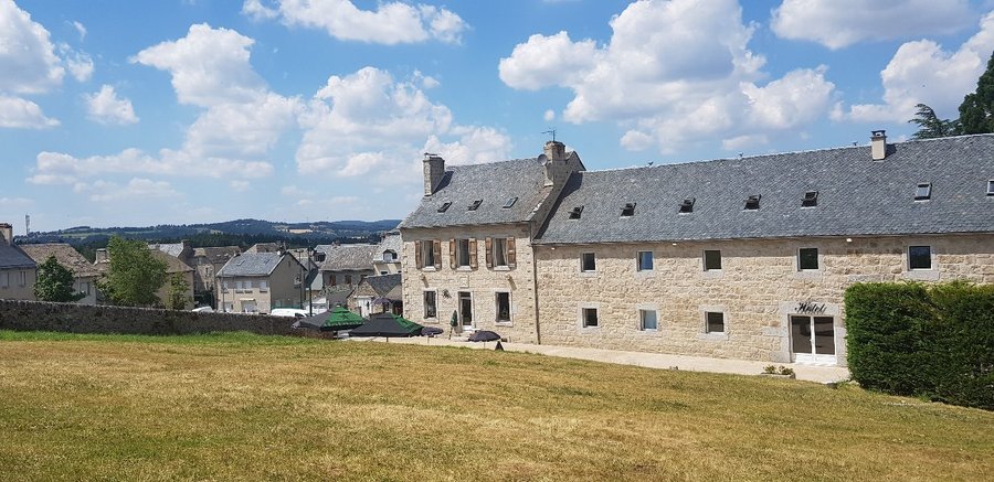 LA FERME DE L'AUBRAC (Aumont Aubrac) - Hotel Reviews, Photos, Rate ...
