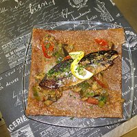 Filet de maquereaux grillé et Ratatouille maison sur Galette de blé noir