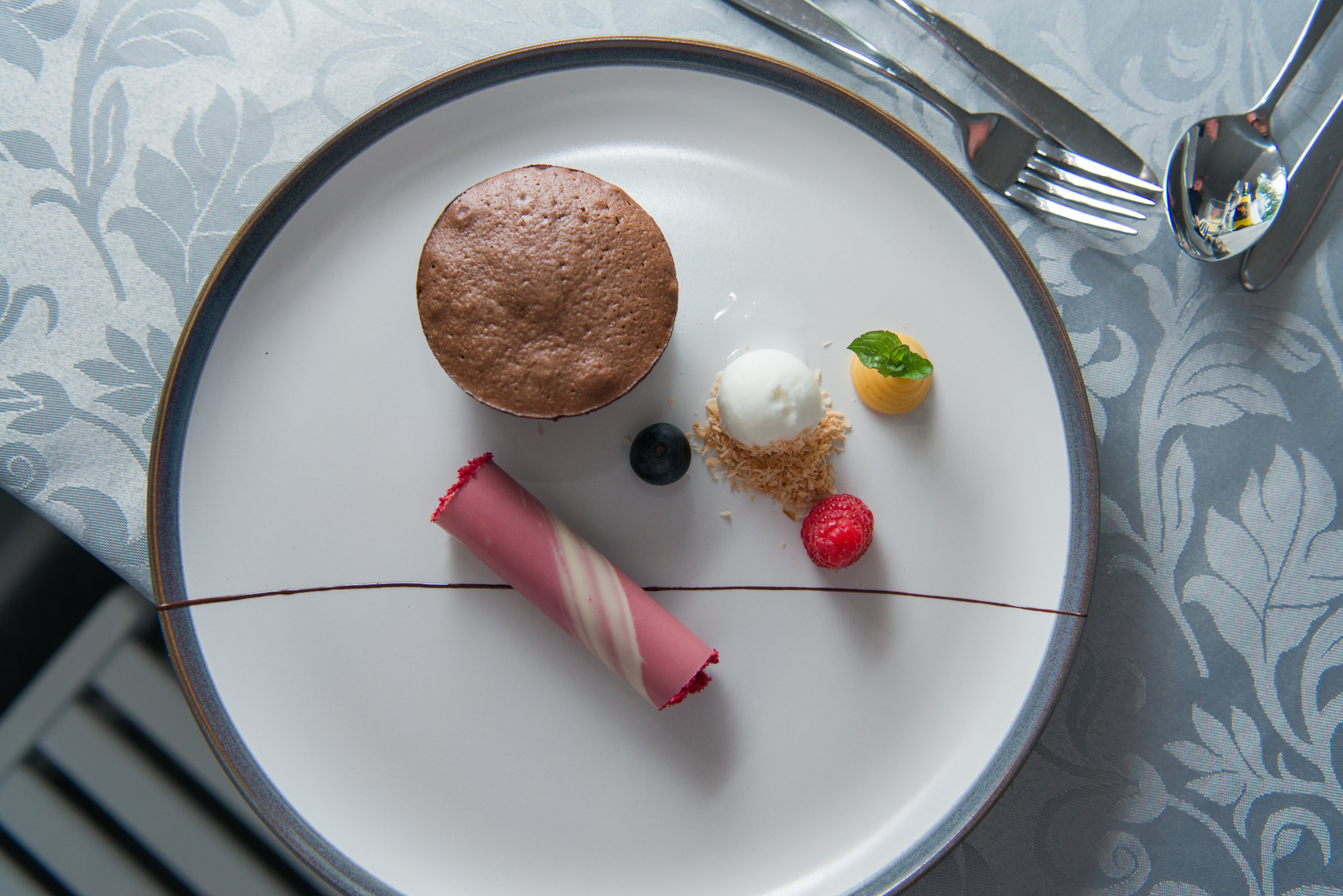 Armação De Um Delicioso Bolo De Pingar Com Uma Bosta De Bebê. Imagem de  Stock - Imagem de bebê, gotejamento: 204027705