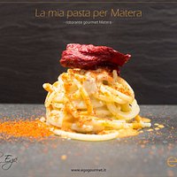 Spaghettone, Caviocavallo Podolico, guanciale di maialino nero, riccio di mare e Peperone Crusco