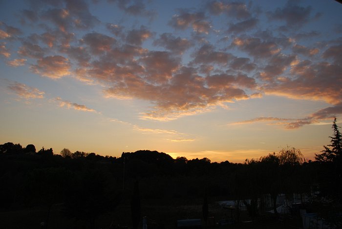 panorama a est di fauglia verso crestina di un  tramonto mozzafiato dalla masseria delle quercio