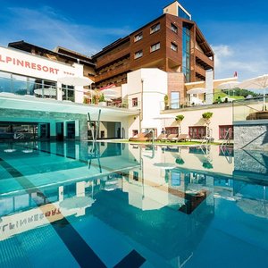 Alpinresort with 25x9 meters heated Outdoor-Sportpool (31° C)