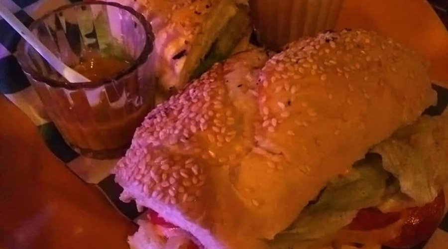 baguettes hawaiana, tres quesos, peperoni y el ahumado de la casa
