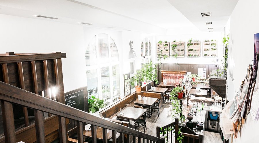 Blick auf Restaurant ebenerdig