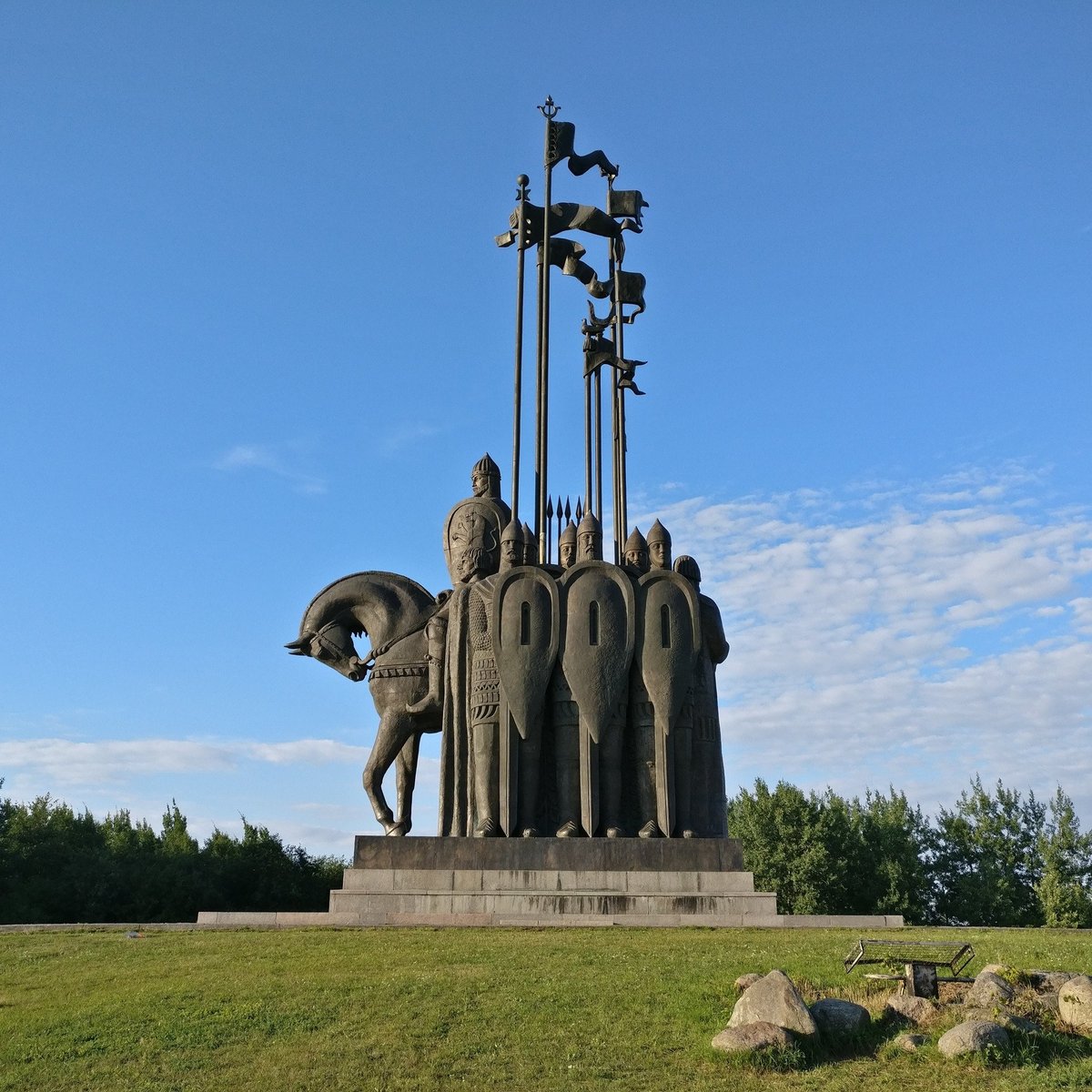 Псков знакомимся с памятниками. Соколиха Псков памятник Александру Невскому. Александр Невский монумент Псков. Памятники Псков гора Соколиха. Памятник Александру Невскому на горе Соколиха.