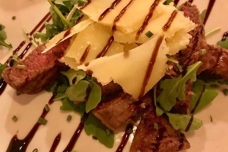 Tagliata di manzo rucola e grana 