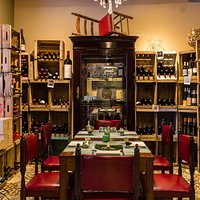 La Sala VIP y Vinoteca...