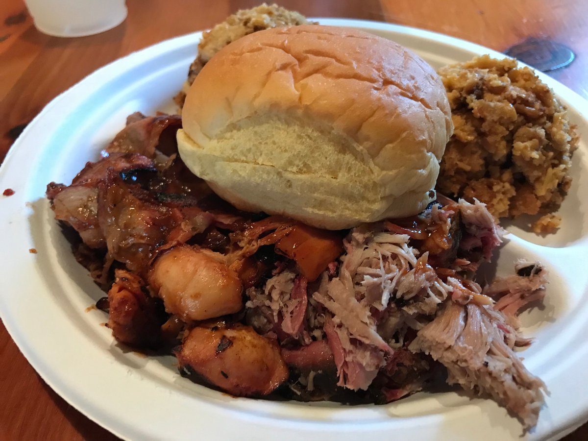 ROCKLANDS BARBEQUE & GRILLING COMPANY, Arlington - 3471 Washington Blvd ...