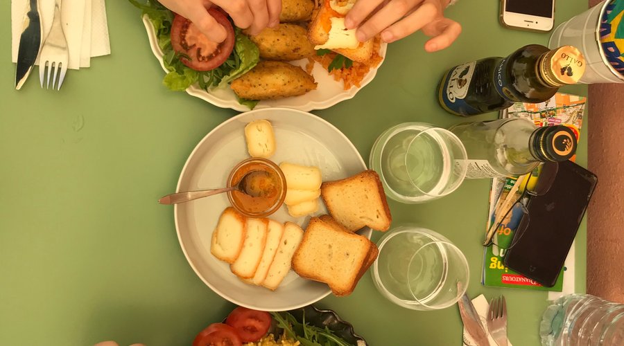Bacalhau à brás e Pasteis de bacalhau