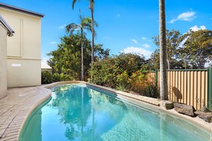 Pool & Beach