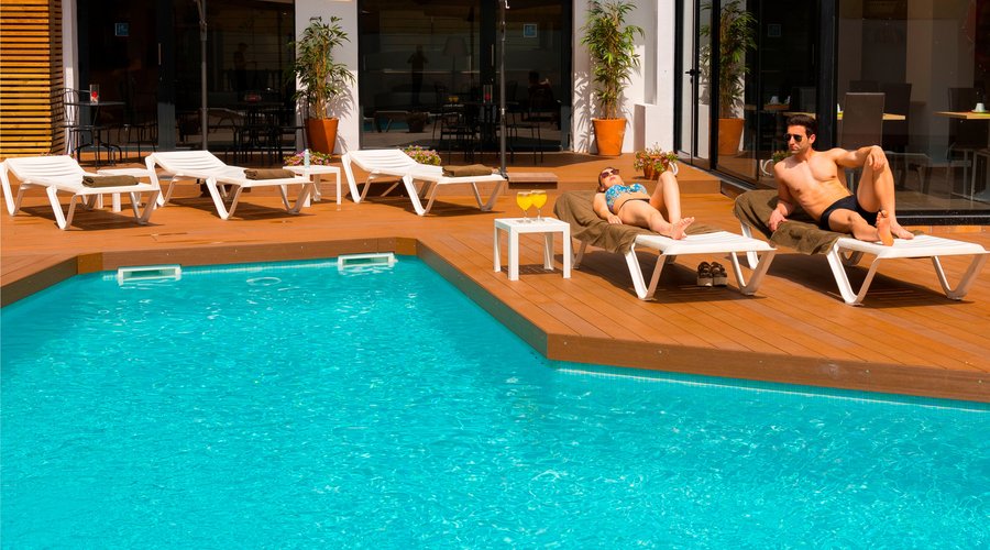 Zona piscina inaugurada en Mayo 2018
