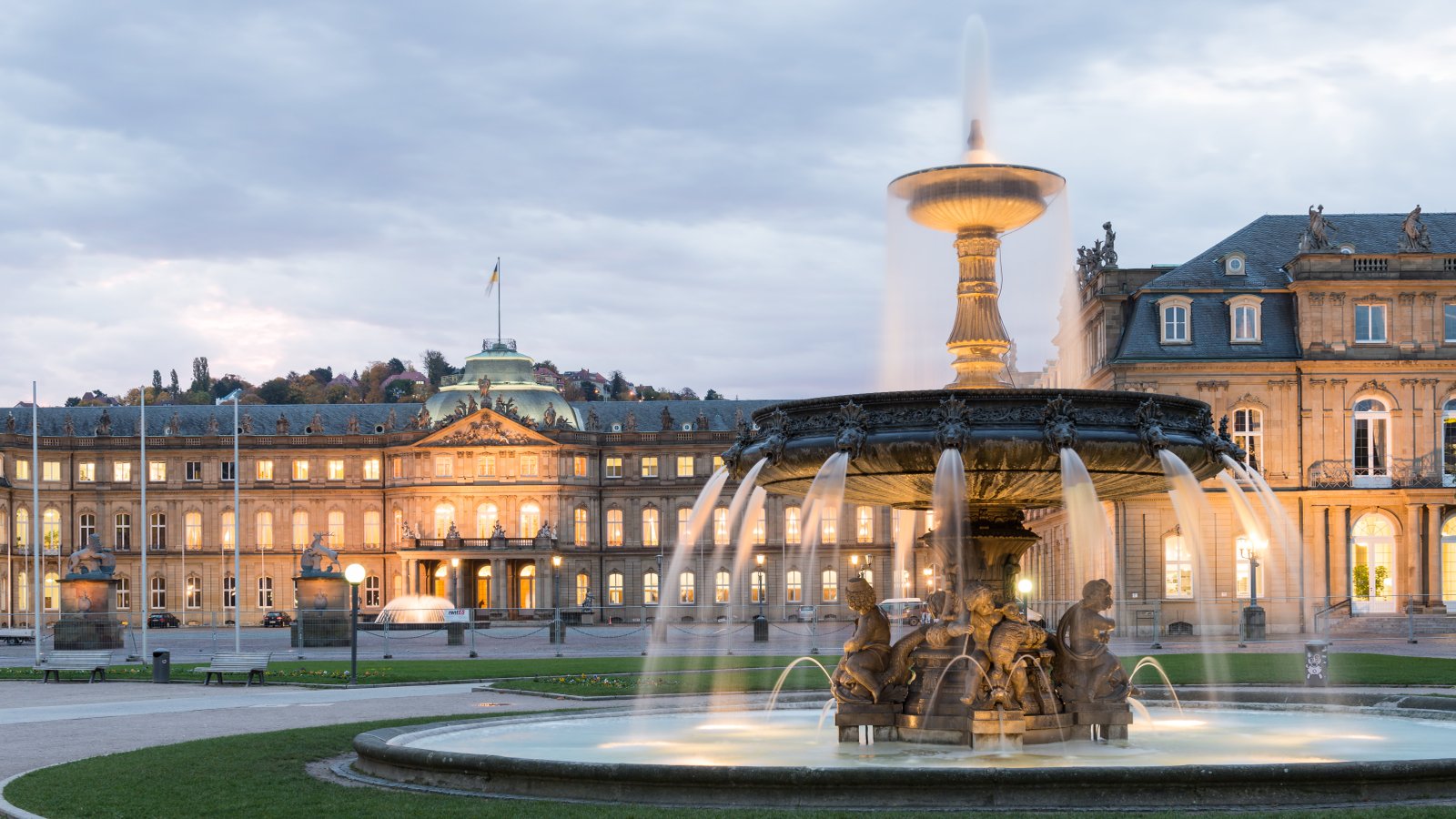 Stuttgart. Дворцовую площадь Schlossplatz Висбаден. Штутгарт регион. Штутгарт Германия конвзтайм. Местная площадь Штутгарт.