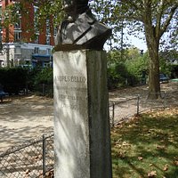 La sculpture sur son socle