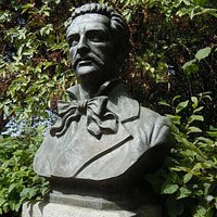 La sculpture sur son socle