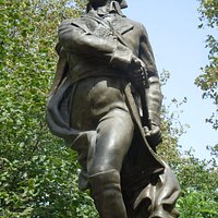 La sculpture sur son socle