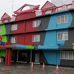The front entrance to Karimun City Hotel