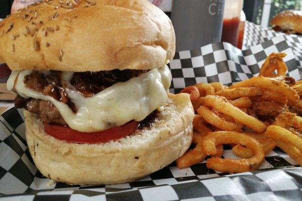 12 Best Burgers in Medellín: Best Burger Places in the Aburrá Valley