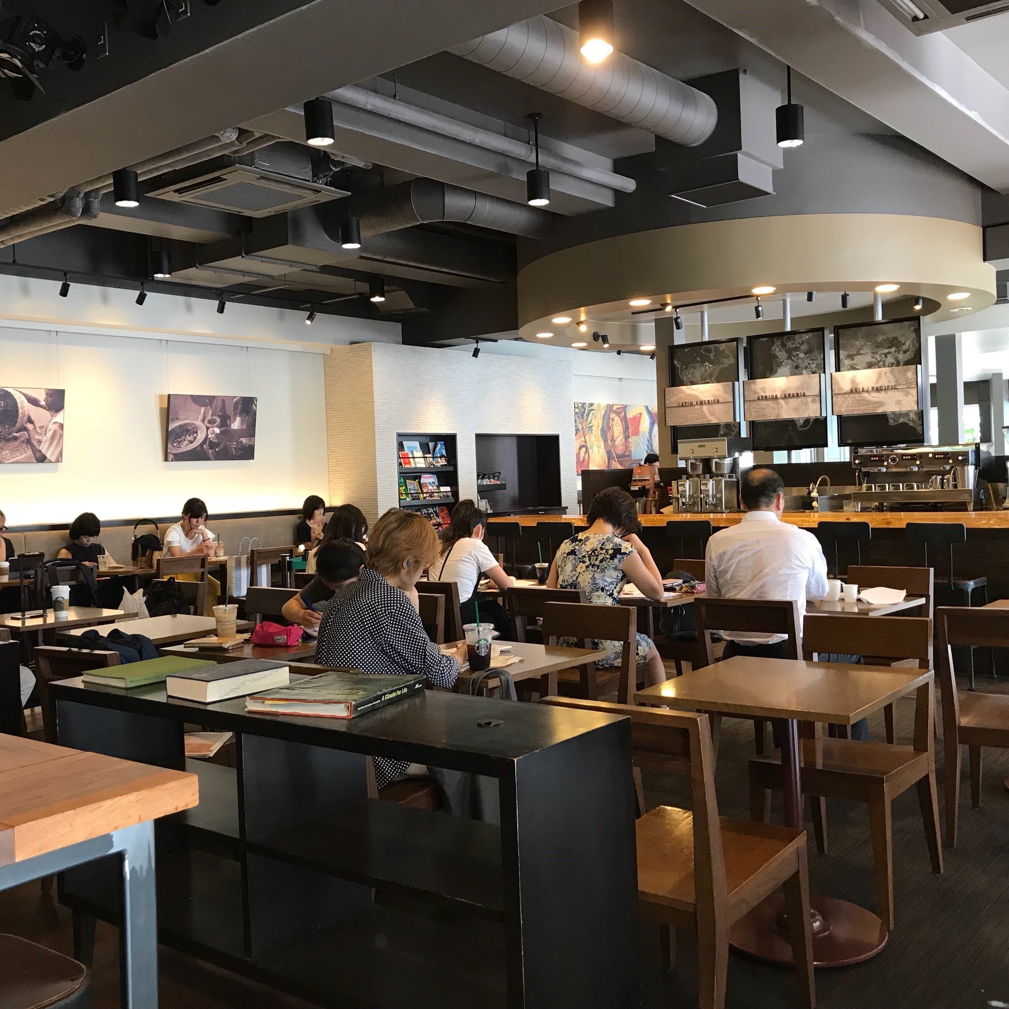 STARBUCKS RESERVE STORE GINZA MARONIE DORI - Tokyo Station / Ginza /  Nihonbashi - Updated 2024 Restaurant Reviews, Menu & Prices - Tripadvisor