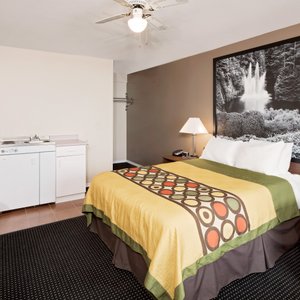 Queen bed with kitchenette
