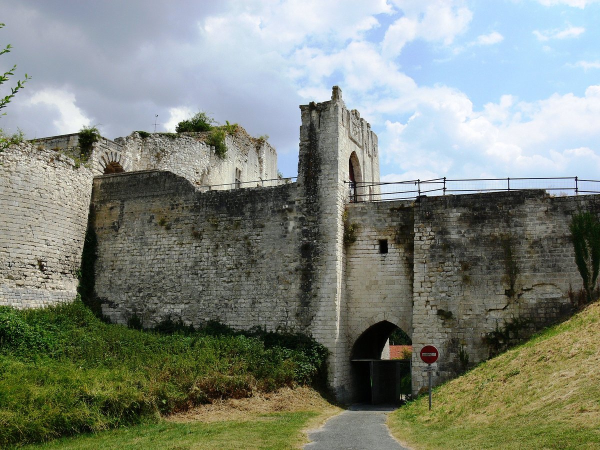 Tunnel effondré vers le château - Picture of Collégiale Saint-Martin de  Picquigny - Tripadvisor