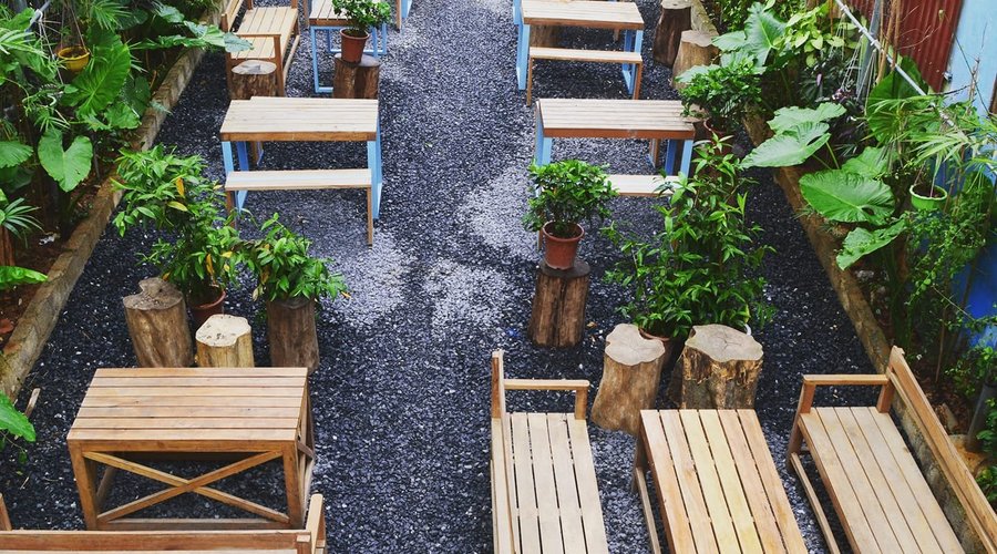 Outdoor sitting area 