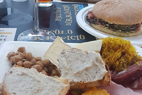 American burger servito con patate dippers e salsa old wild west - Picture  of Old Wild West, Livorno - Tripadvisor