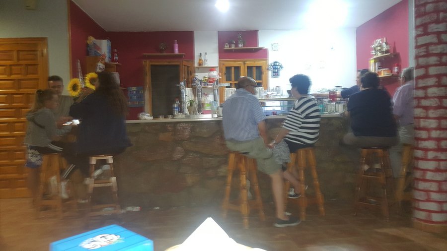 Un servicio de camareros muy muy bueno, atentos, amables, rápidos y muy serviciales. Recomiendo 
