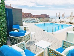 Pool & Beach