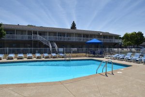 Pool & Beach