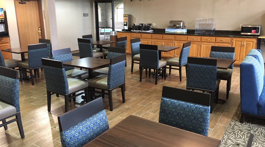 Lobby and Breakfast Area