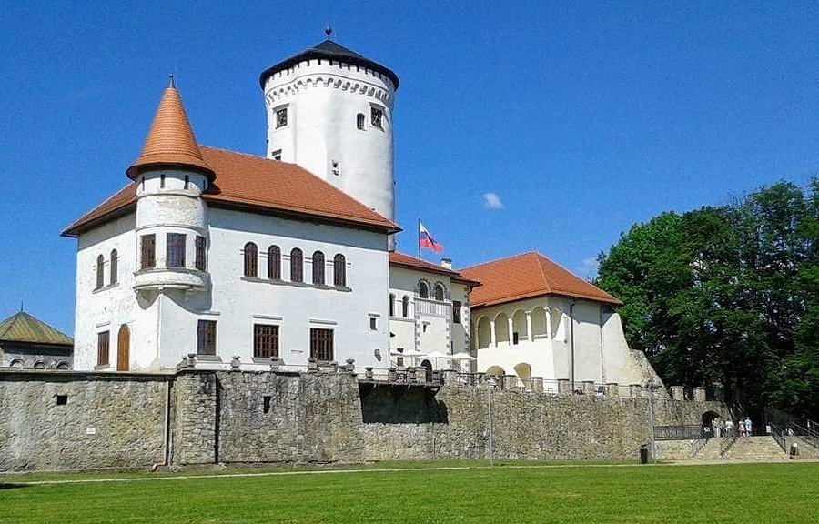 Budatin Castle image