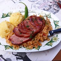 Duck with sour cabbage an mamaliga
