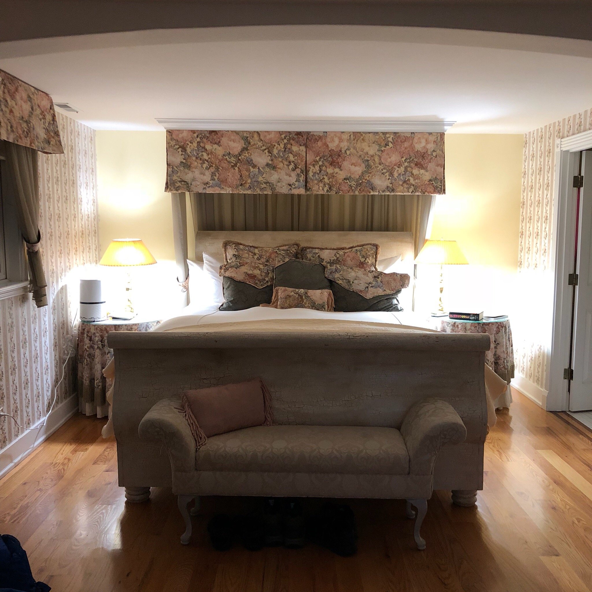 A MIDSUMMER'S DREAM BED AND BREAKFAST - B&B Reviews (Ashland, OR)