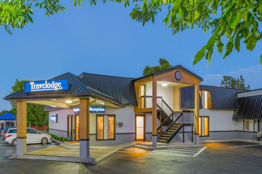 TRAVELODGE GANANOQUE  57     1  0  4    Prices Hotel Reviews Ontario