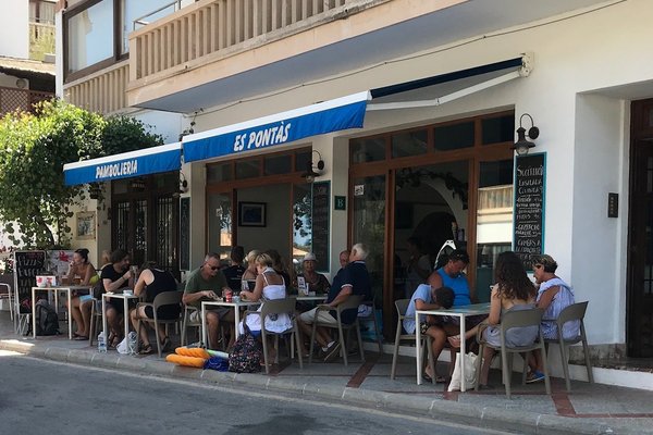 Restaurant The Pirate Cala d'Or  The best family restaurant you'll find in  the center of Cala d'Or. For the best tapas, pizza, pasta and meat.