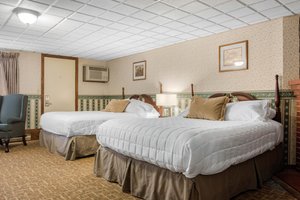 Coachman Inn in Kittery, image may contain: Furniture, Dorm Room, Bed, Chair