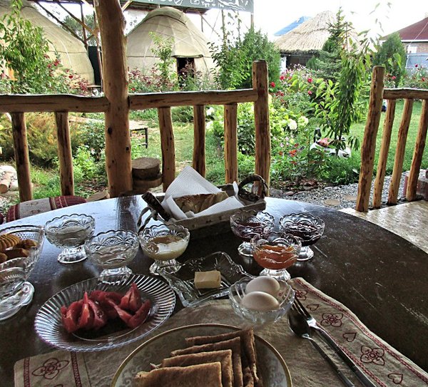 Happy Nomads Yurt Camp (카라콜) - 호텔 리뷰 & 가격 비교