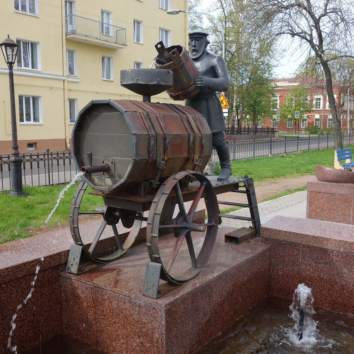 Симбирский водовоз. Памятник водовозу в Кронштадте. Фонтан водовоз в Кронштадте. Скульптура фонтан Кронштадтский водовоз. Симбирский водовоз Ульяновск.