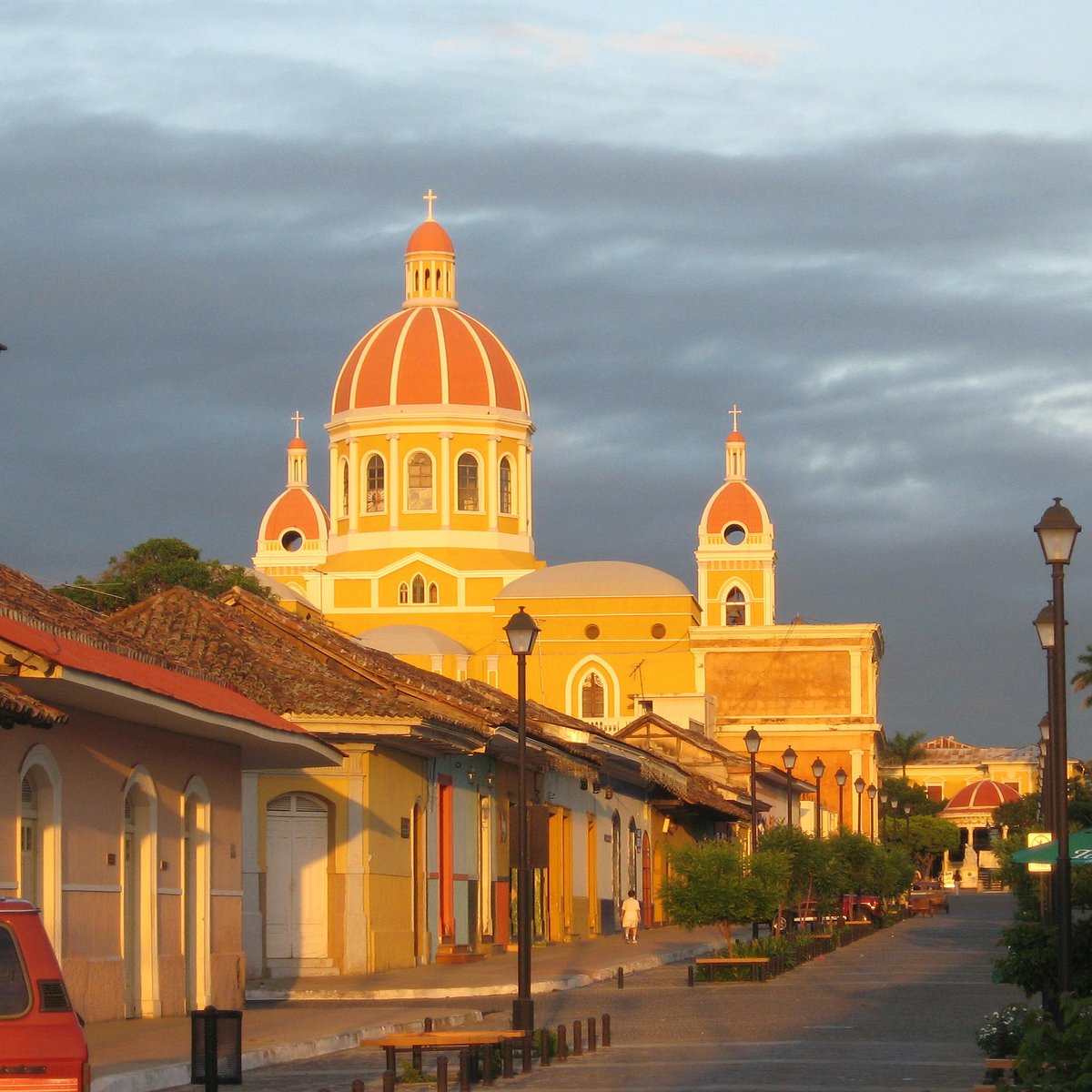 Гранада никарагуа. Город Гранада Никарагуа. Никарагуа достопримечательности. Никарагуа памятник.