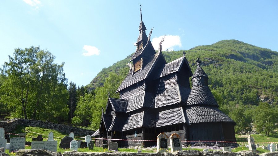Schon von außen ist die Kirche beeindruckend