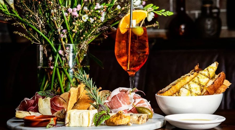 Besta aperitivo, Aperol spritz and a charcuterie & cheese board