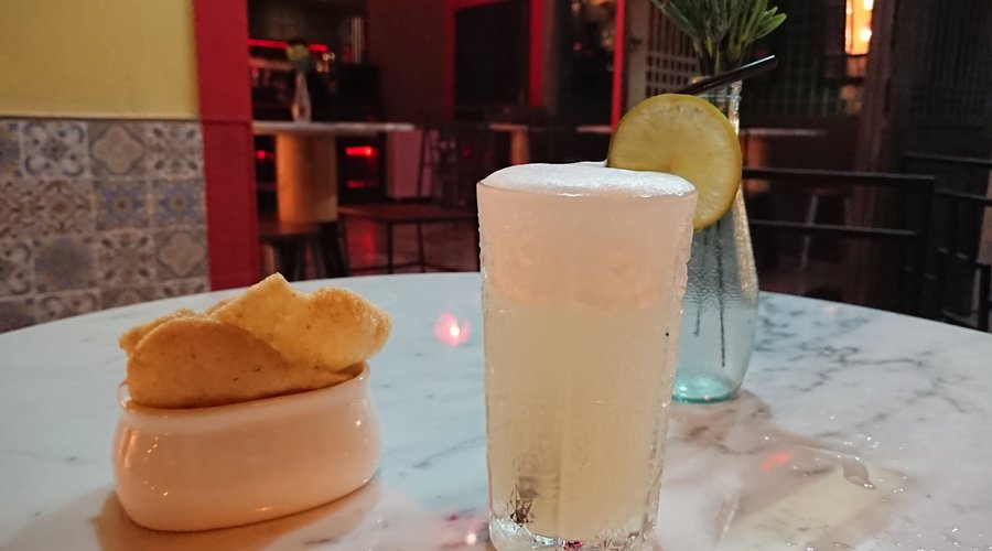 Gin FiZZ @ jiubar, we use fresh squeez lemom for every glass we made