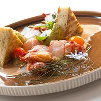 Homard en fricassée, galette aux orties et fromage blanc bio