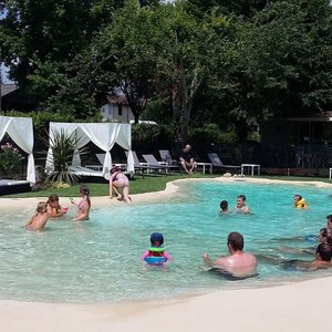 Lagon de 100m - chauffé - Baignade de Mai à Septembre - Profondeur de 0m à 1m60